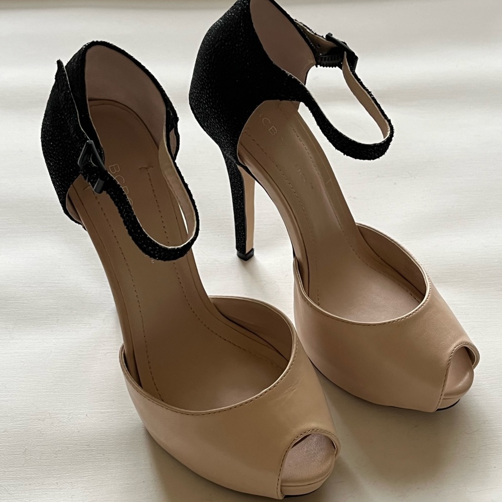 BCBG Platform Heels 👠 - Picture 2 of 5